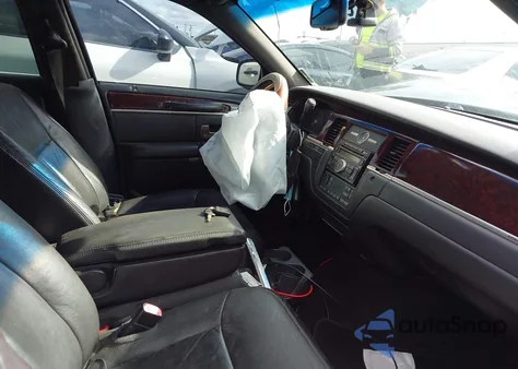 2011 Lincoln Town Car Executive L z USA, uszkodzony, nr VIN 2LNBL8EV5BX759049